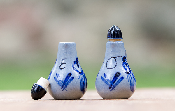 Essigflaeschchen-und-Oelflaeschchen-Mit-abgezogenem-Kork